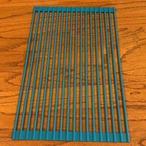 Leasen over the sink blue silicone wrapped steel roll up drainer